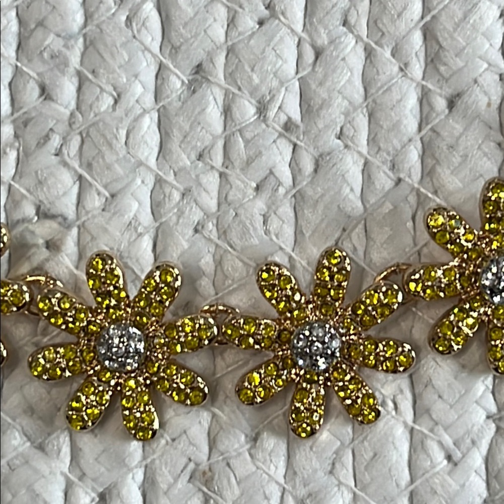 Betsey Johnson Adjustable Pavé Yellow Daisy Frontal Necklace NWT - Picture 4 of 9